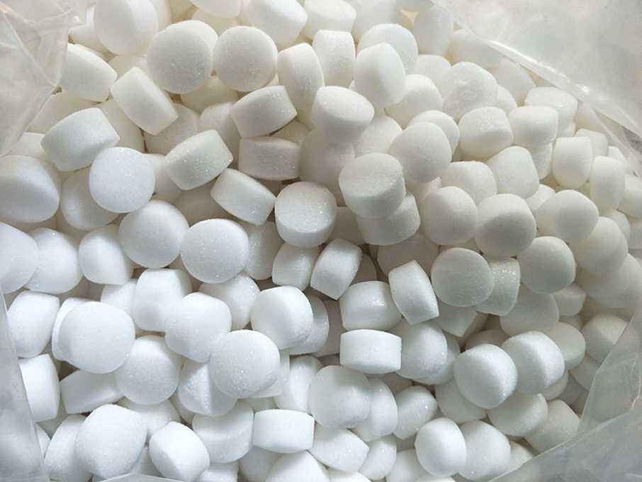 樟脑丸的正确使用方法 樟脑丸有什么作用呢