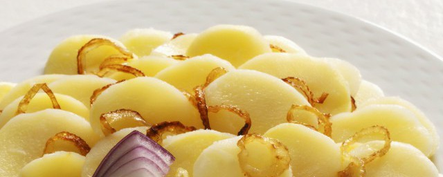 土豆可以放在冰箱里冷冻吗 土豆能放在冰箱里冷冻吗